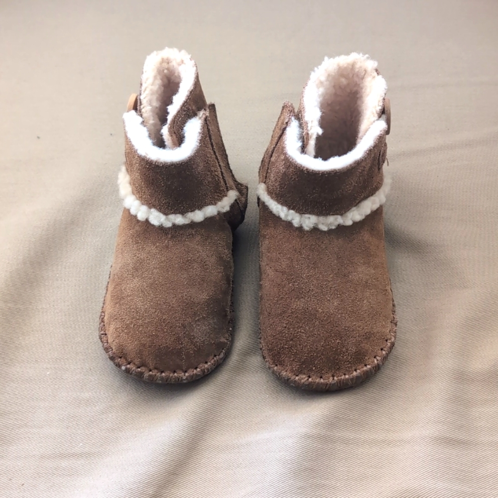 Toddler Ugg moccasin - Picture 2 of 4